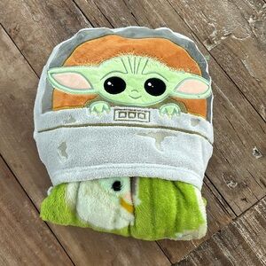 Star Wars Yoda Hooded Blanket Never Used - Original Packaged